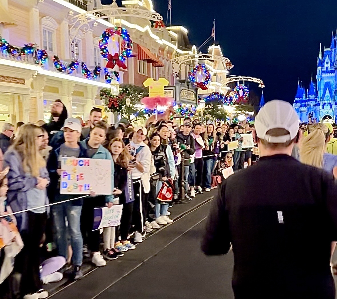 WDW Marathon spectators on Main Street in the Magic Kingdom